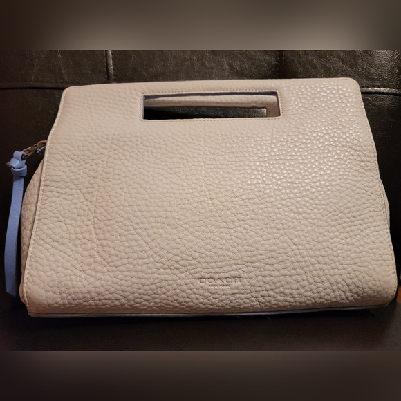 Coach Legacy Bleecker Basket Pocket Large Clutch Pebbled Leather - NWOT - Picture 2 of 7